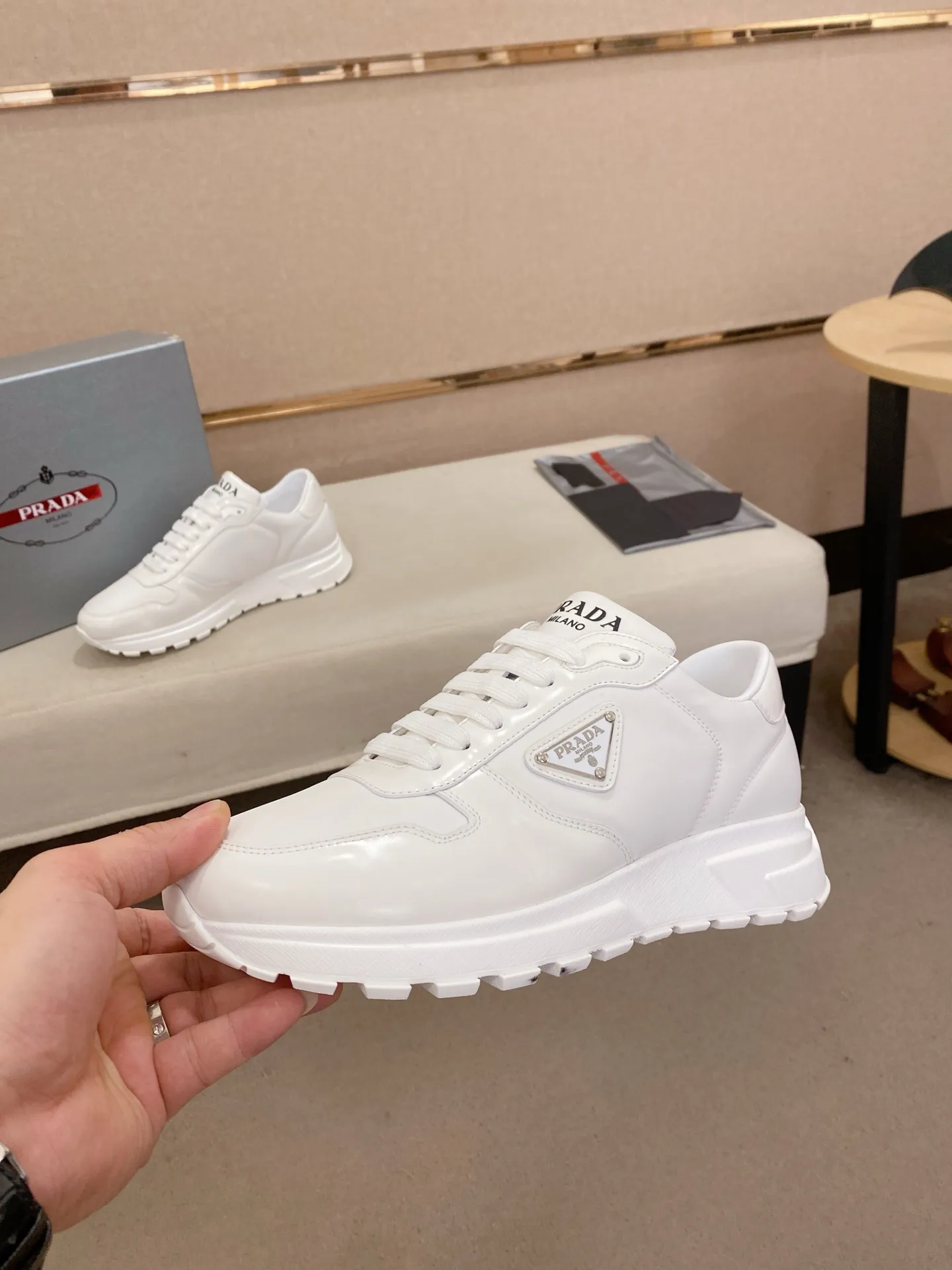 Factory price 540💰 ✔️✔️✔️High version High-quality new PRADA counters are on the market at the same time. The new men's shoes and 😘fabrics are selected from imported first-layer cowhide and are made by pure handcrafts. Lining: Full cowhide lining. 👍🏿 High-end ☄️ air-cushion molded anti-slip rubber outsole, exquisite lines, simple and elegant, comfortable and high-end for leisure travel. Code number: 38 to 44